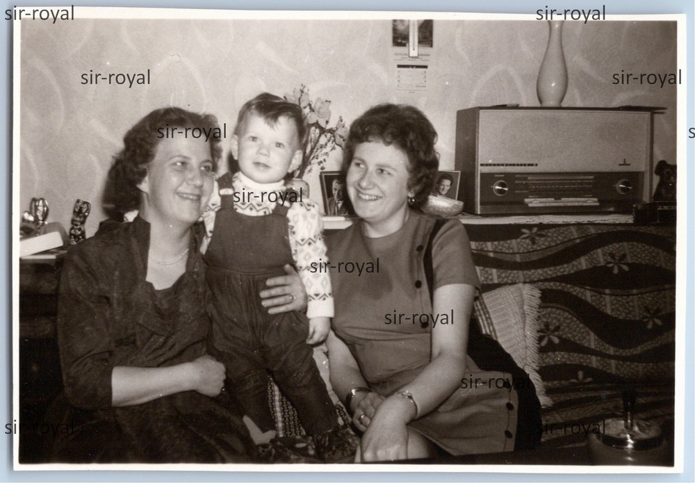 Siemens Klangmeister Tube Radio 1964 Next to Women with Child – 1960s Photo 9x6cm