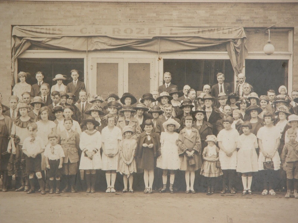 Vtg 20s Photograph Compton CA Christian Church Group Front C.E. ROZELL Jewelry