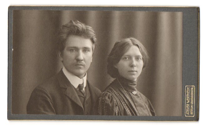 Photography studio Wertheim, Berlin, Leipzigerstr., portrait of a man and egg