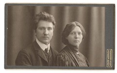 Photography studio Wertheim, Berlin, Leipzigerstr., portrait of a man and egg