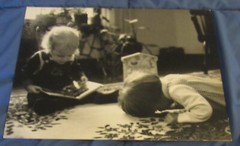 1977 Sandy Underwood photograph; children playing on floor, 9 1/2″ x 14″