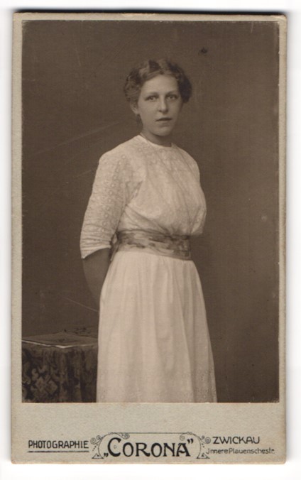Photography Corona, Zwickau, Inner Plauenschestraße, young woman in white dress