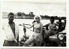 Africa Portrait Female & Hommes Over Barge – Photo Antique An. 1950 60