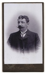 Photograph Georg Pichler, Hallein, eagle with coat of arms shield in beak including mono