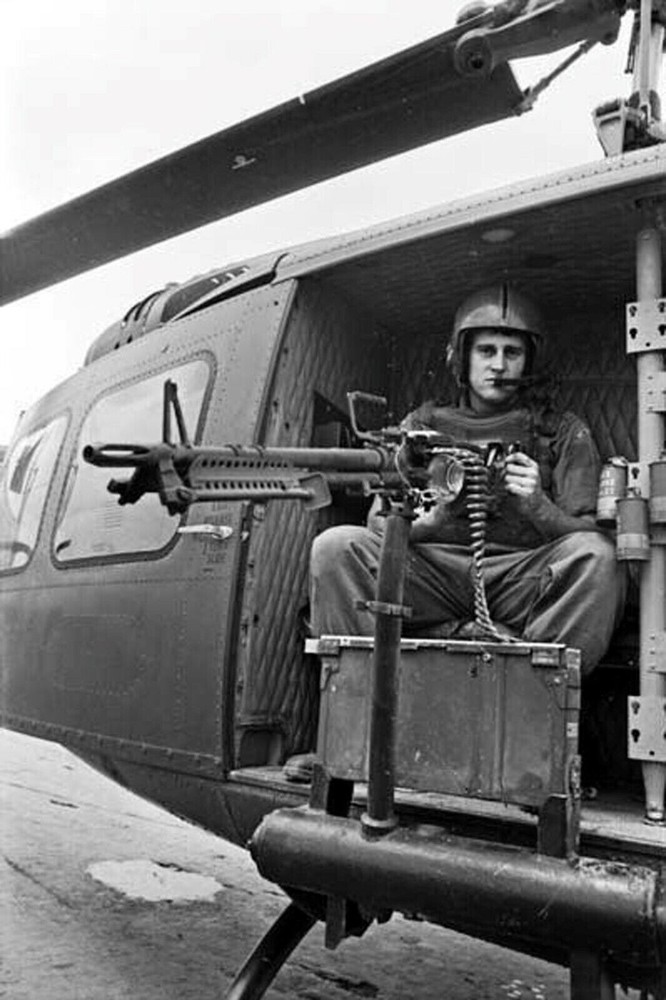 US Army Vietnam Unknown Huey Door Gunner 4×6 Re-Print #0000