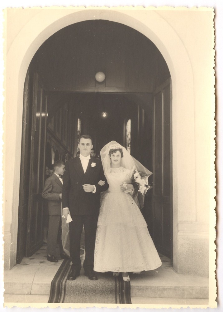 Wedding Married Forecourt Church Old Photo On. 1950 60