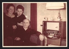 Photography housewives 6 elderly gentlemen along with radio/radio receiver