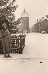 Photo pretty woman in coat entrance Vilseck 1959