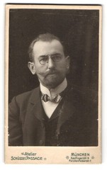 Photography studio Schüsselpassage, Munich, Kaufingerstr. 9, Portrait of a Man
