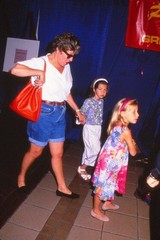 Dia Bette Midler & Daughter Sophie 1992 KB Format Photographer P1-27-5-1