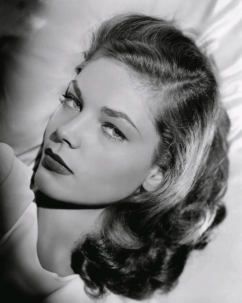 Lauren Bacall classic publicity photo ca. 1944 – reprint – multiple sizes:895