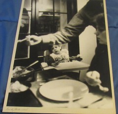 1977 Sandy Underwood photograph; child eating in high chair, 10″ x 14″
