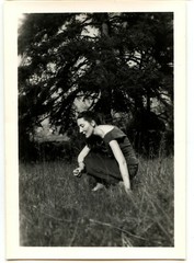 Young Female Squatting IN Grass – Photo Antique An. 1950