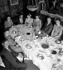 Portrait Right Table Feast Guests Hall Mangé Antique Negative Photo An. 1950