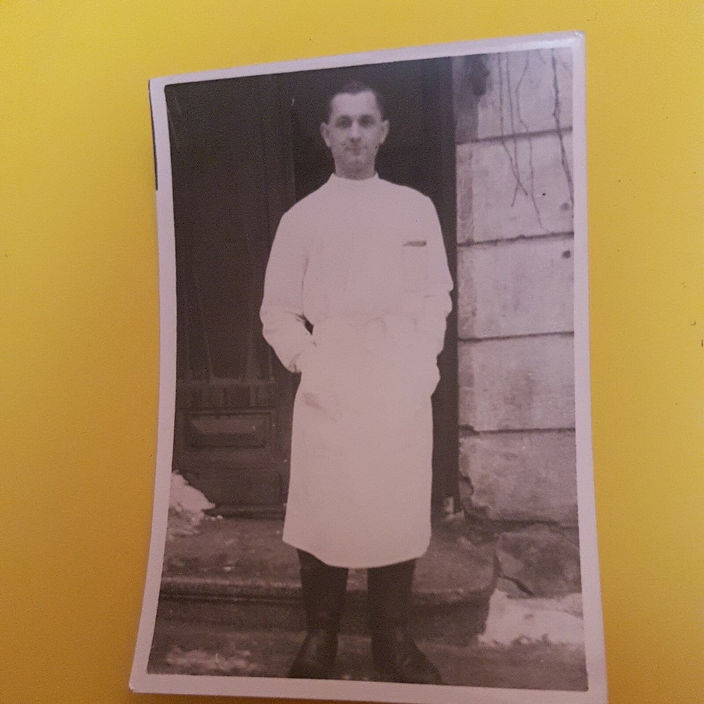 Photo Antique, Vintage, 1944, Doctor in Front of Hospital