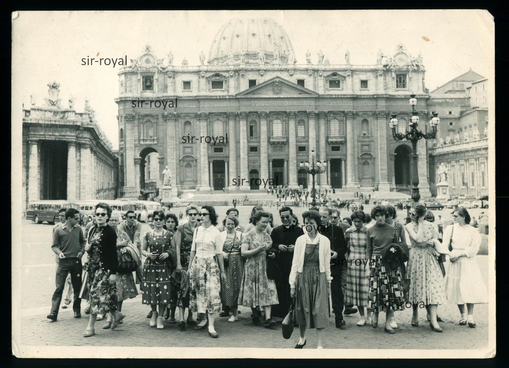 Rome 1957 – Group in front of St. Peter’s Basilica in the Vatican – 1950s – Photo 19x13cm