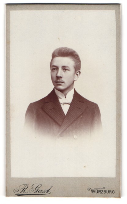 Photograph R. Gast, Würzburg, young man Hans Teutlein in suit with bow tie, 19