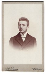 Photograph R. Gast, Würzburg, young man Hans Teutlein in suit with bow tie, 19