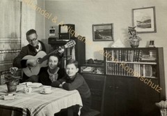 orig. Photo Interior Apartment Family Folk Receiver Radio Circa 1940