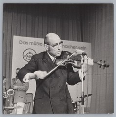 Radio Broadcast GDR Man with Violin ‘That would have to be done’ – Photo